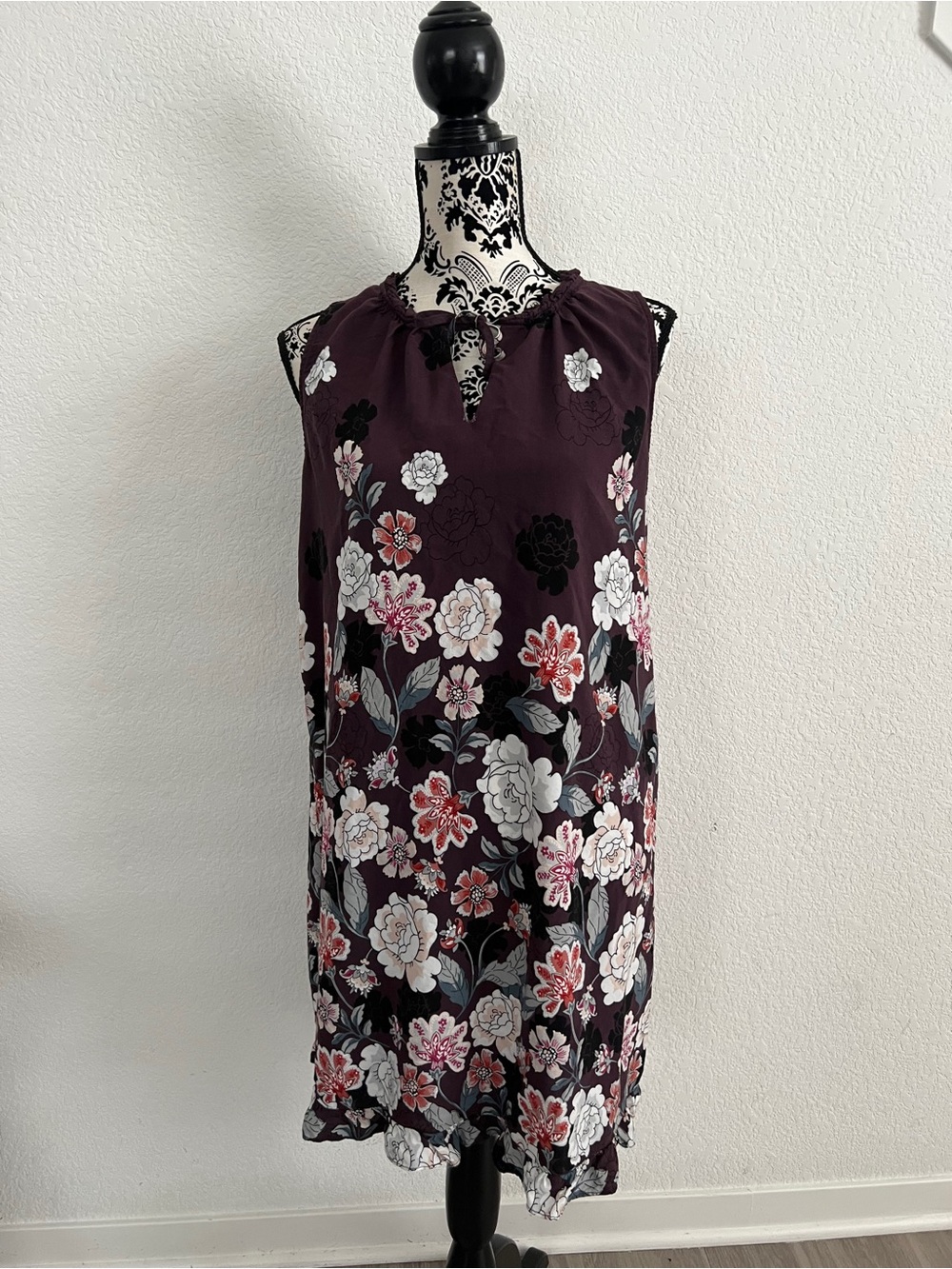 LOFT Outlet Floral Shift Dress Women’s Large Burgundy Sleeveless Tie Neck